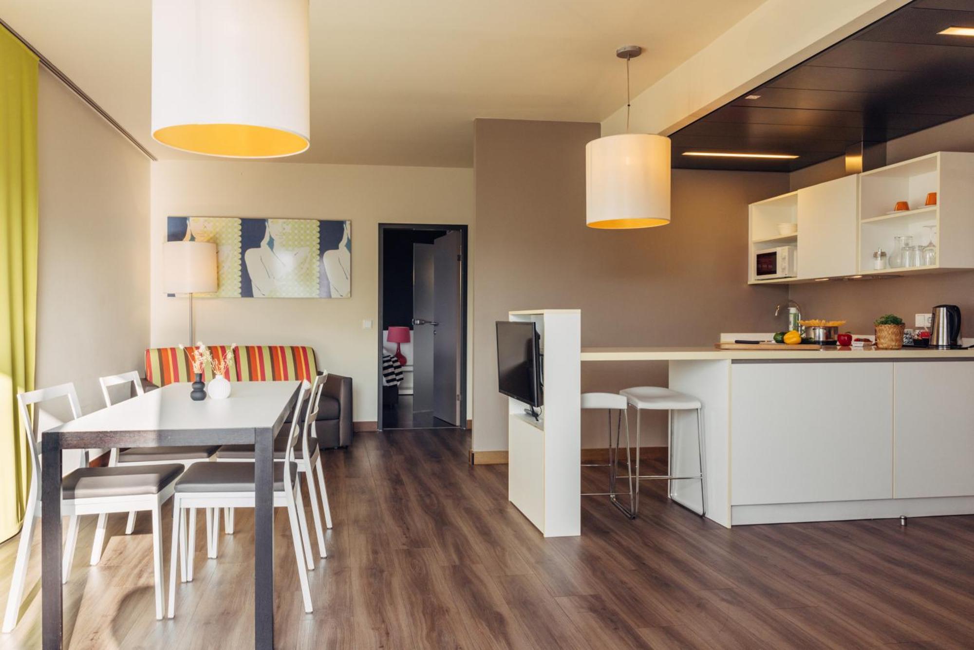 Harry'S Home Hart Bei Graz Hotel & Apartments Exterior photo